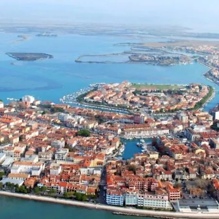 Charming With Lagoon Views In Lejlighed *